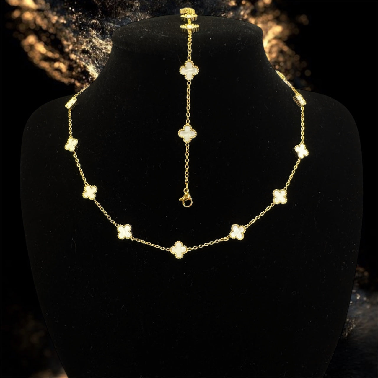 Conjunto de Collar y Pulsera de Trébol- Unisex 

tamano 18'  color oro